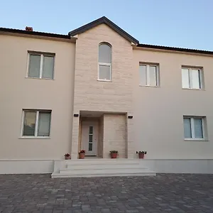 Gostinjska kuća Emma ***