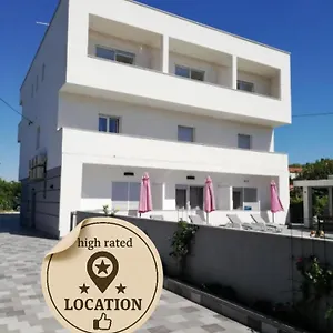 Gostinjska kuća Apartmant & Rosa Medulin ****